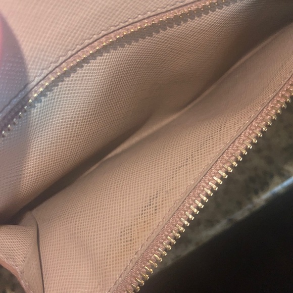 Authentic Prada Saffiano leather envelope wallet
Beige Color - Picture 4 of 13